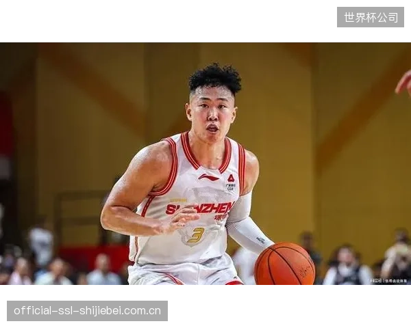 深圳队核心贺希宁凭借攻防一体表现，生涯首次荣膺常规赛MVP。